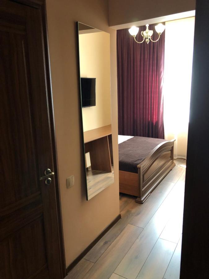 Гостевой Дом Siella Hotel Sukhumi Esterno foto