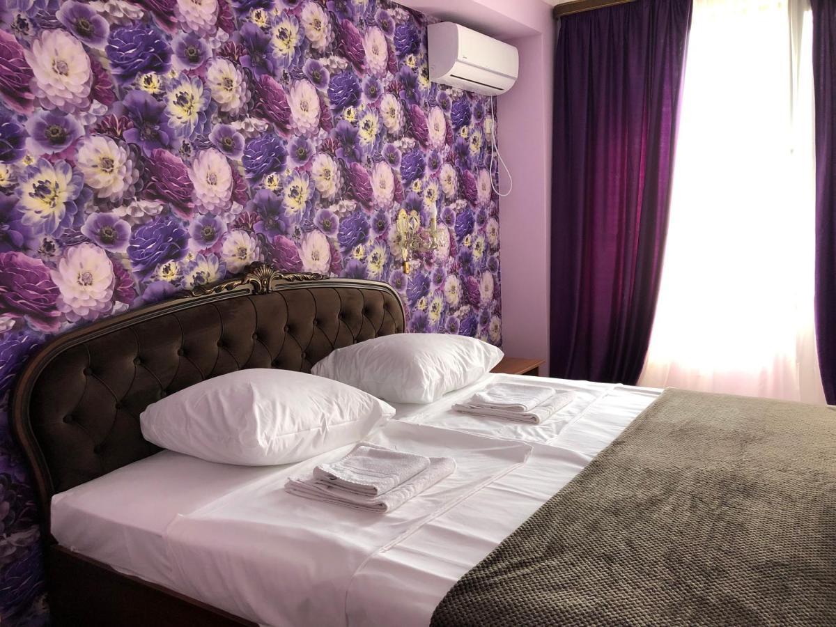 Гостевой Дом Siella Hotel Sukhumi Esterno foto