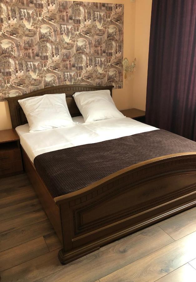 Гостевой Дом Siella Hotel Sukhumi Esterno foto