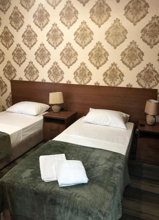 Гостевой Дом Siella Hotel Sukhumi Esterno foto