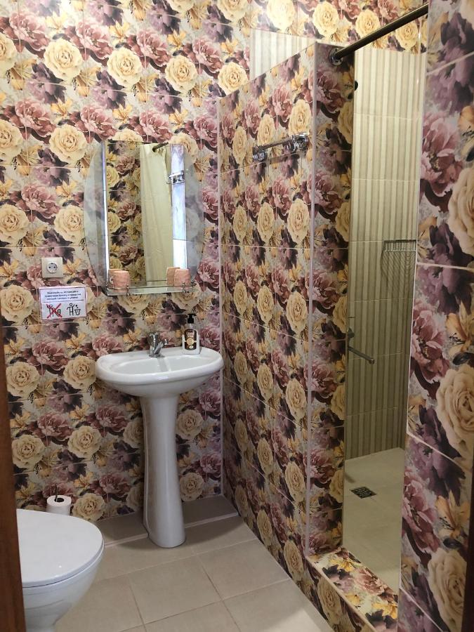 Гостевой Дом Siella Hotel Sukhumi Esterno foto