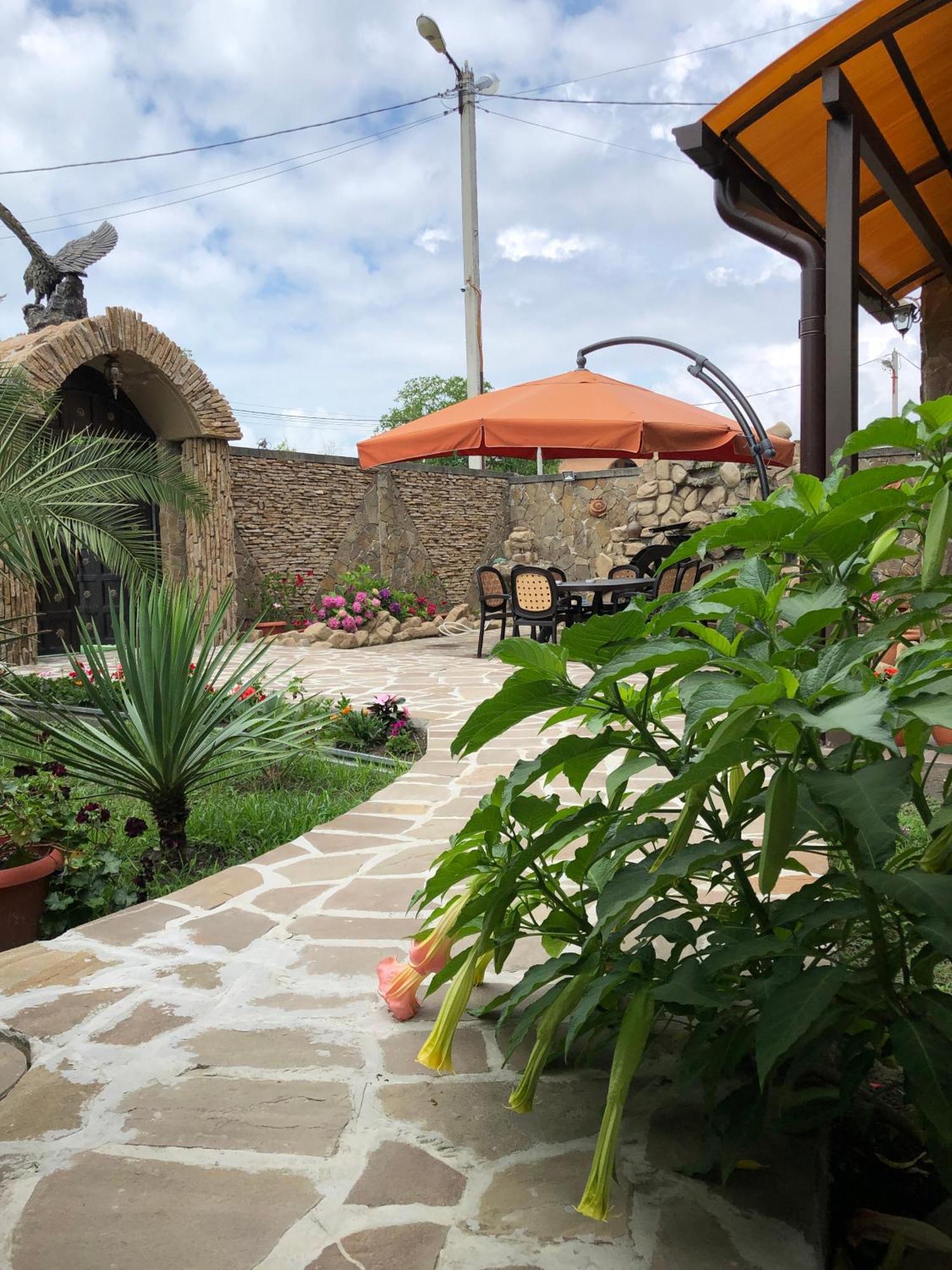 Гостевой Дом Siella Hotel Sukhumi Esterno foto