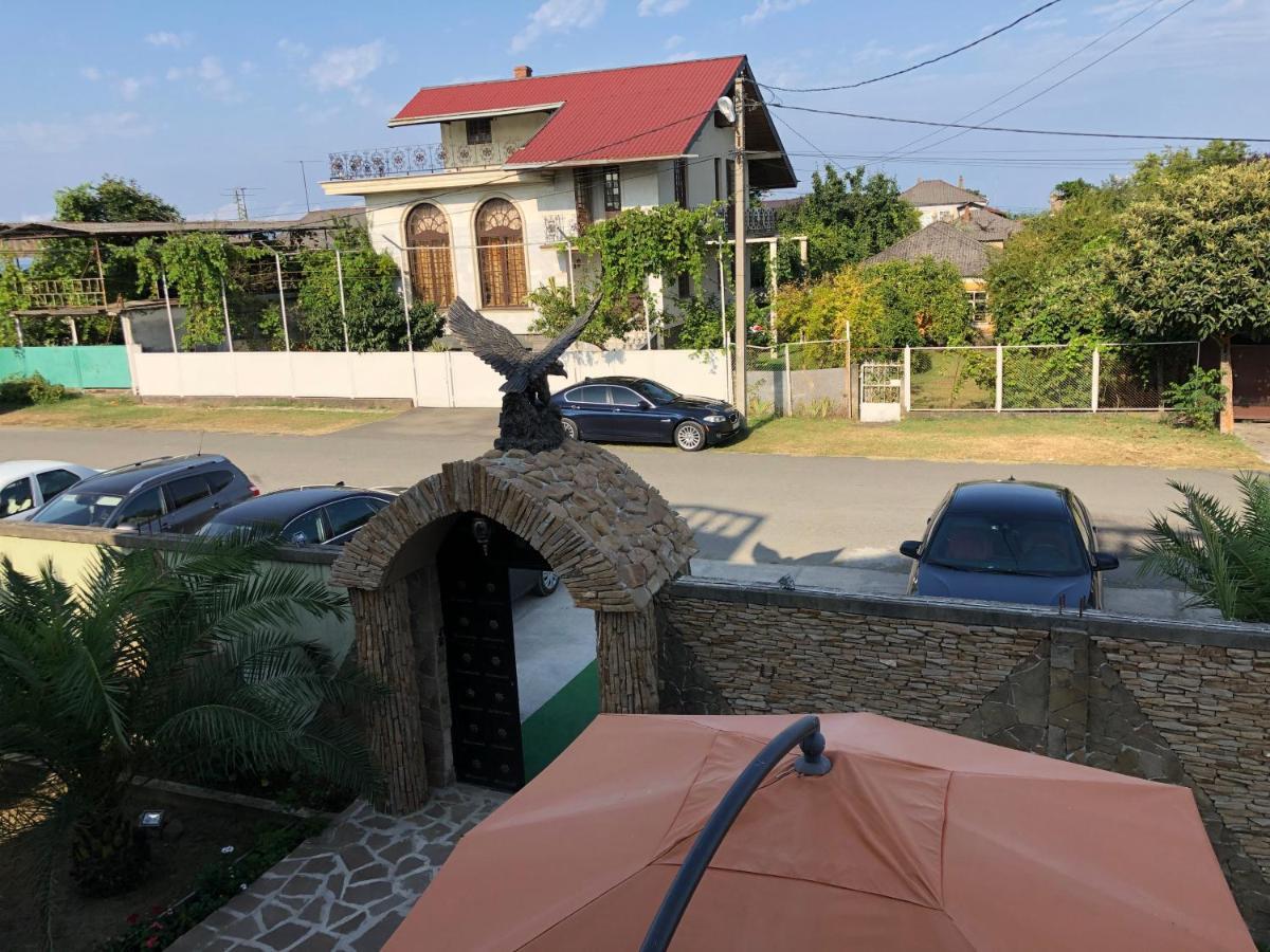 Гостевой Дом Siella Hotel Sukhumi Esterno foto