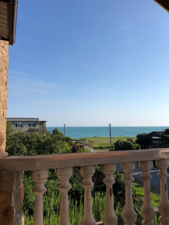 Гостевой Дом Siella Hotel Sukhumi Esterno foto
