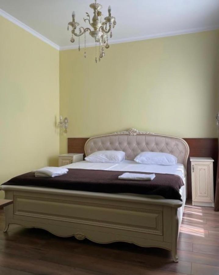 Гостевой Дом Siella Hotel Sukhumi Esterno foto